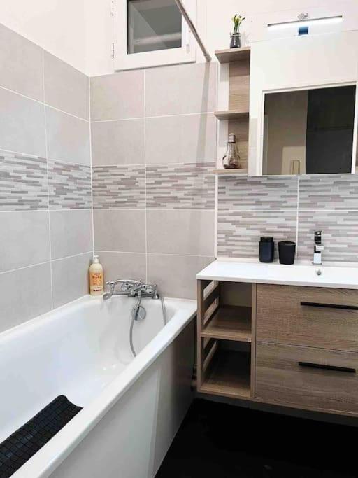 Logement Entier Chambre+Salon + Jardin & Terrasse Les Ulis Exteriör bild