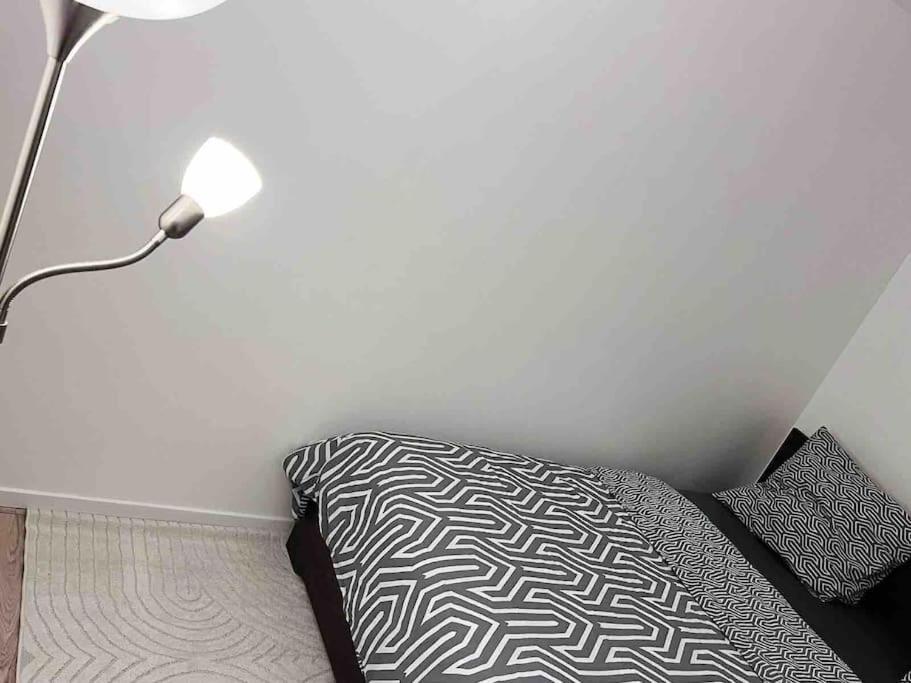 Logement Entier Chambre+Salon + Jardin & Terrasse Les Ulis Exteriör bild