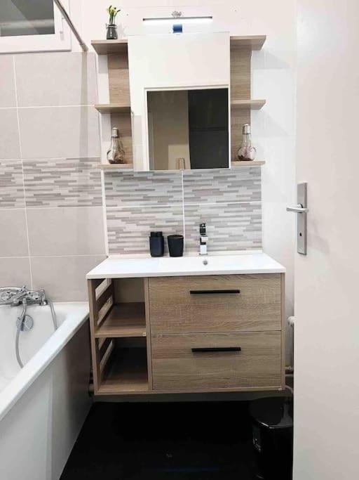 Logement Entier Chambre+Salon + Jardin & Terrasse Les Ulis Exteriör bild
