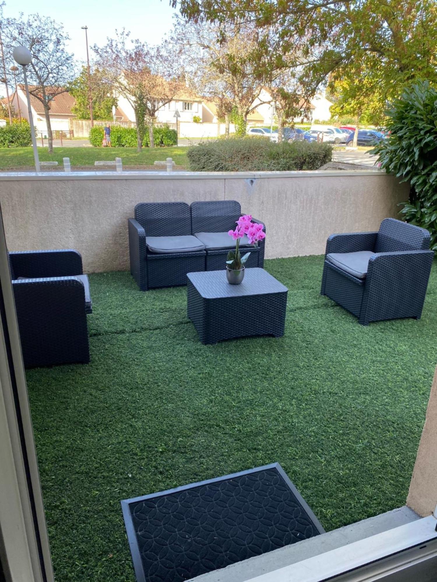 Logement Entier Chambre+Salon + Jardin & Terrasse Les Ulis Exteriör bild